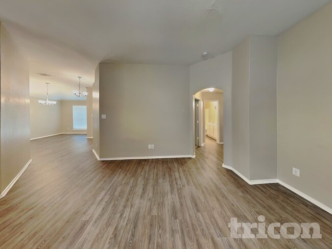 Photo - 1563 Nottingham Dr