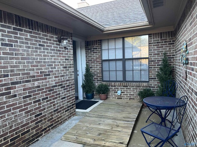 Photo - 114 Waterford Trce