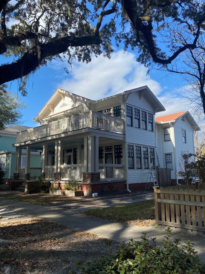 Photo - 526 E 37th St