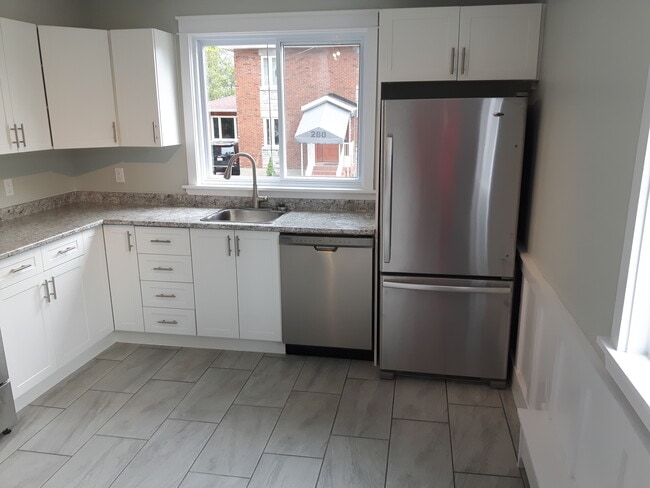 Photo - 281 Frontenac St Unit 2
