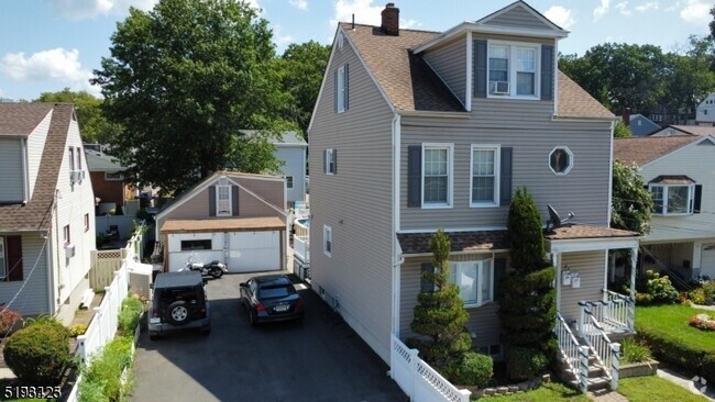 Building Photo - 41 E 36th St Rental