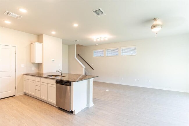 Photo - 605 W South St