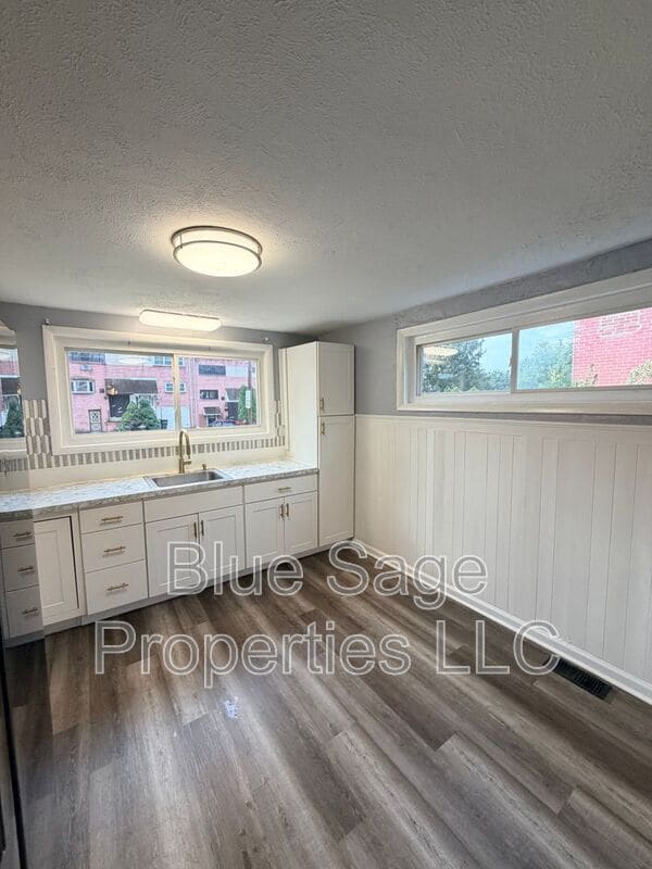 Photo - 2118 Valleyview Dr
