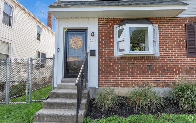 Building Photo - 211 Johnson Ave Rental