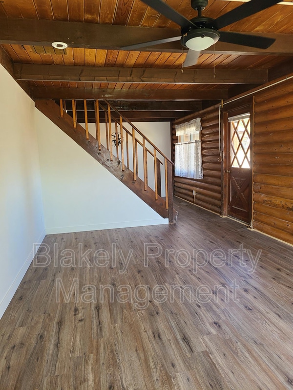 Photo - 15905 Ellis Ave