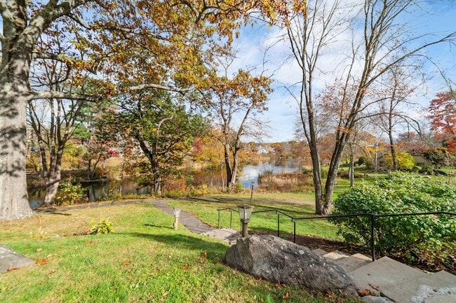 Photo - 21 Heritage Vlg