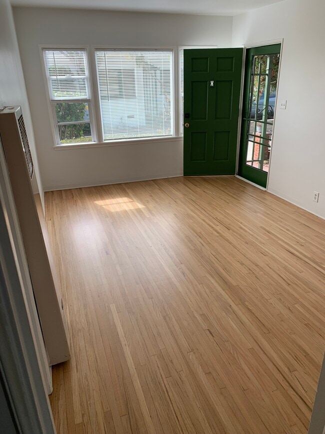 Living Room - 1044 Ocean Park Blvd Unit B