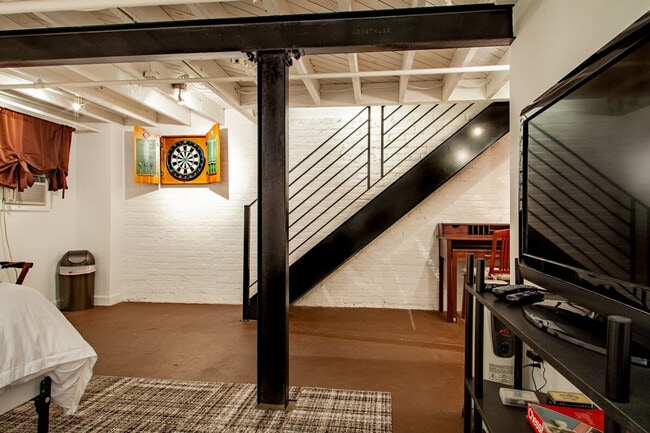 1114 E St NE Unit SI ID1633302P