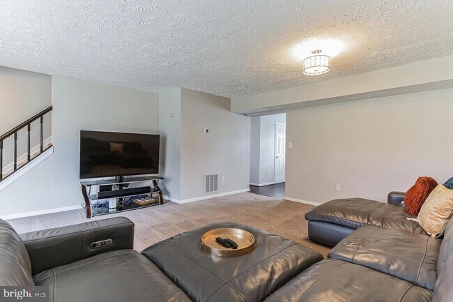 Photo - 6103 Red Squirrel Pl