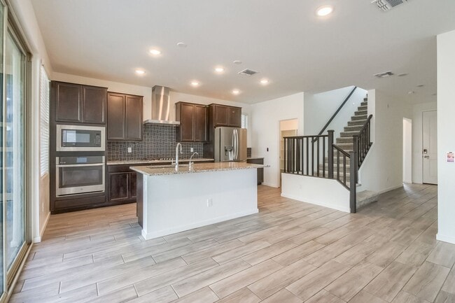 Photo - 1362 W Crane Dr