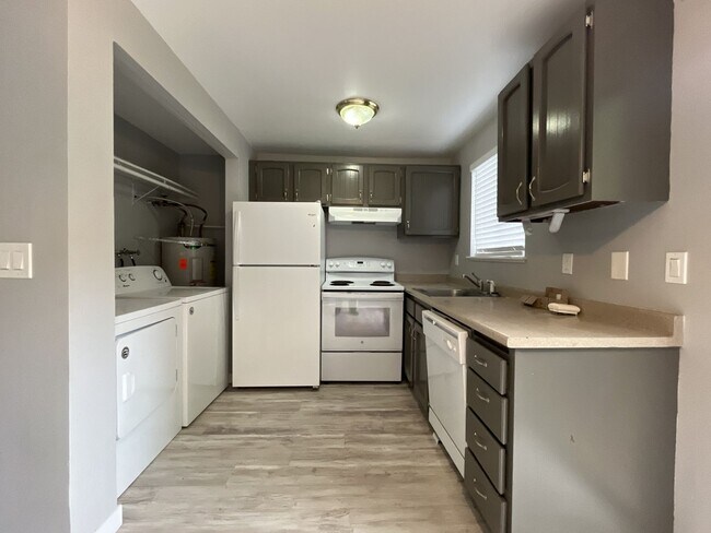 Photo - Spacious Apartment Retreat with Forest Views and Easy Access to the Portland Metro Area Unit #B