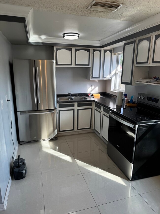 Building Photo - 9343 83rd Ln