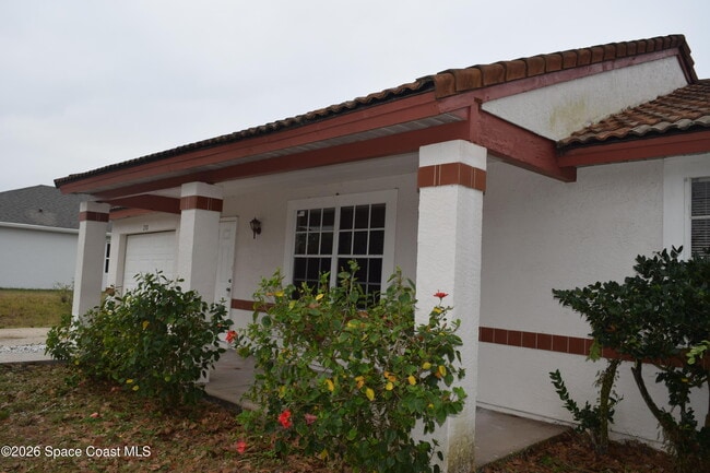 Photo - 213 Abello Rd SE