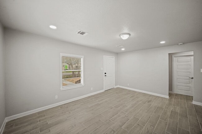 Photo - 3430 Seabrook St