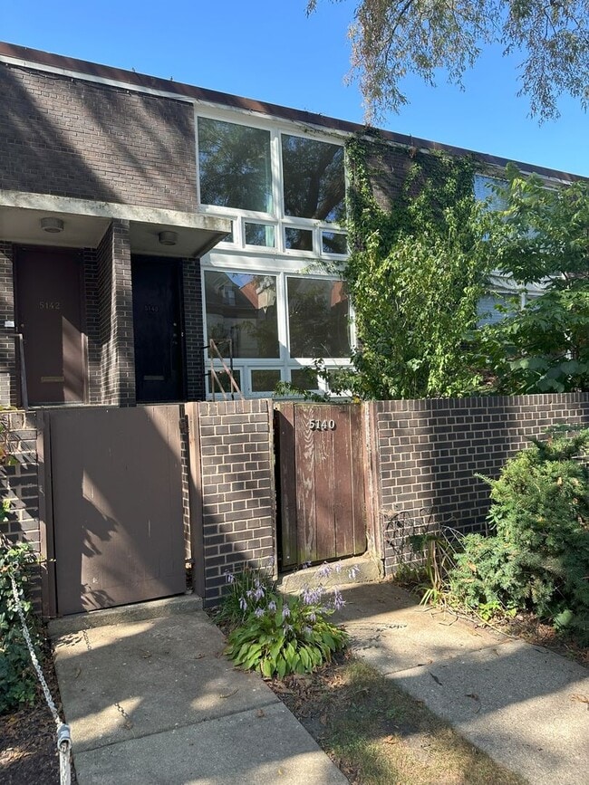 Photo - Hyde Park Town-House for Rent