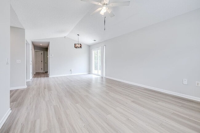 Photo - Spacious 3 Bedroom Home with Garage & Large Fenced Yard in Rincon