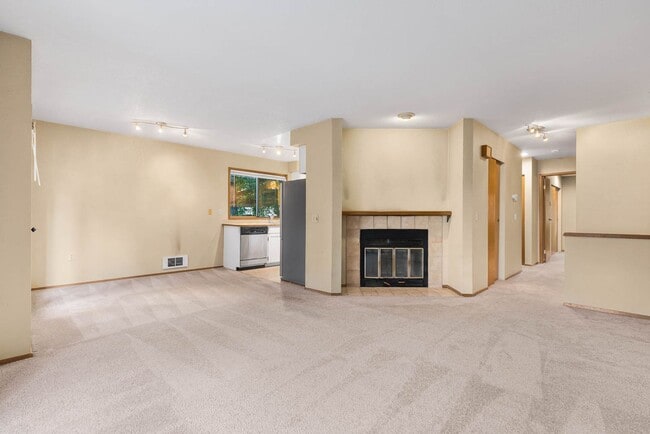 Photo - 2 Bedroom 2 Bathroom Condo Near Downtown Kirkland Unit UM-SHI320_03