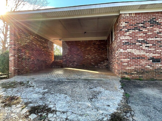 Photo - 2068 Whitesville Rd