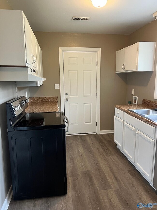 Photo - 1002 Lowell Dr SE