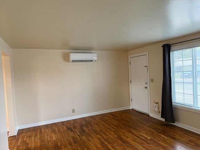 Photo - Updated 2 bedroom 1 bathroom house in Springfield!