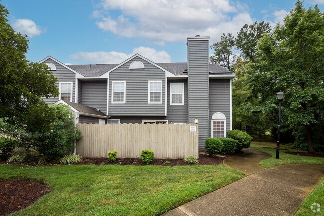 Building Photo - Newly Renovated 2 bedroom 2.5 bath Condo i...