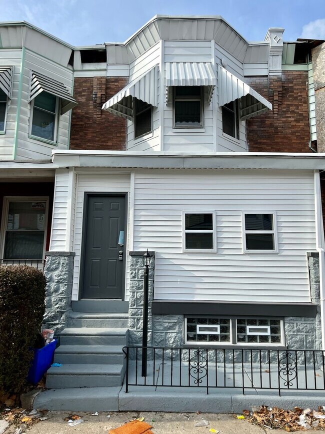 Building Photo - Gorgeous 3-Bedroom Townhouse in West Phila...