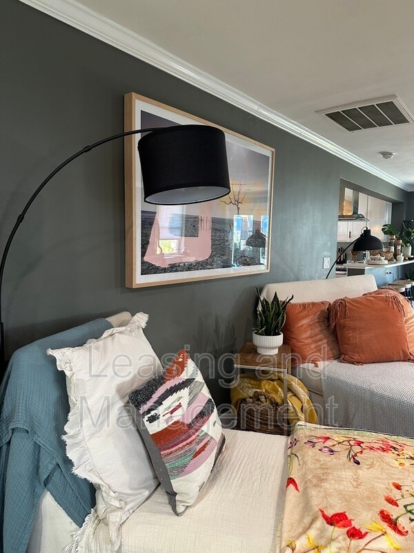 Photo - 823 Jordan St