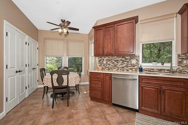 Photo - 1 Wyldwood Dr