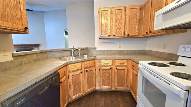 Photo - 3579 Blue Jay Way