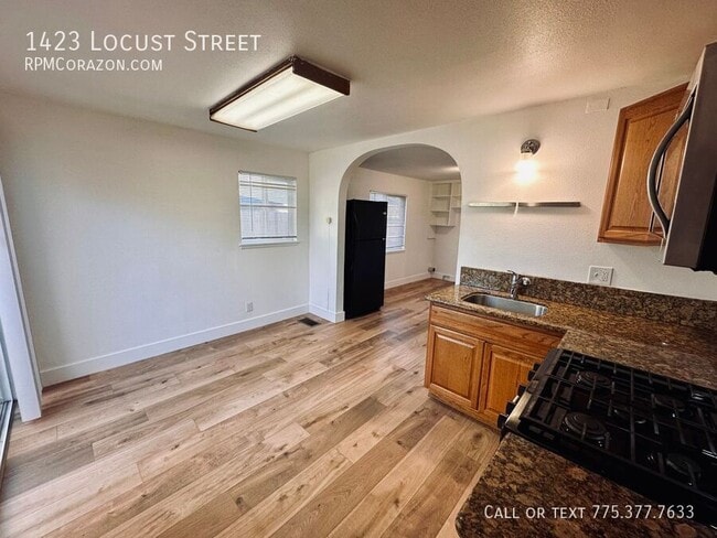 Photo - 1423 Locust St