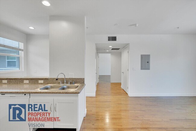 Westlake Park Square Apartments