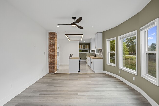 Photo - 520 Smith St