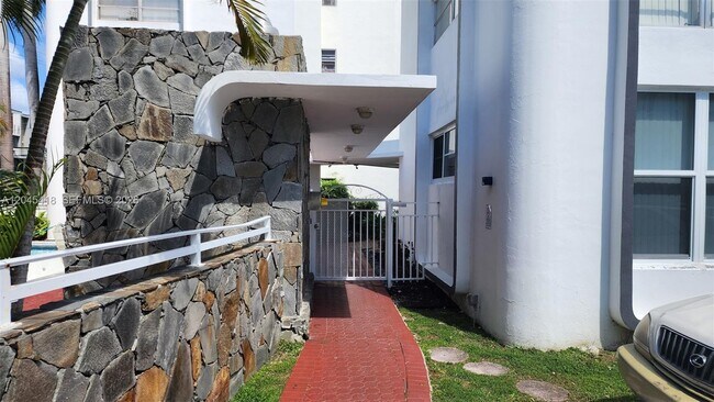 1075 93rd St Unit 304