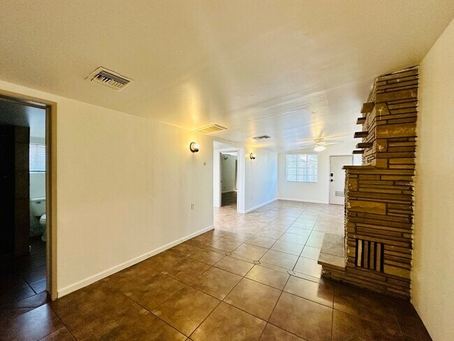 Photo - 6 Bedroom / 3 Bathroom House with Washer, ...