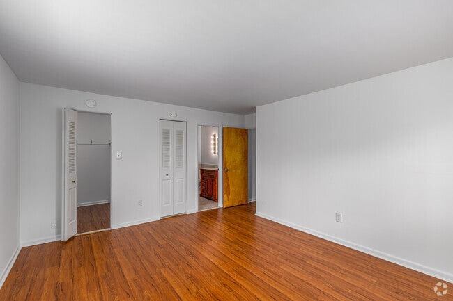 2BR, 2BA - 1,128SF - Primary Bedroom