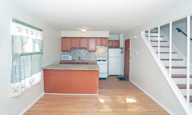 Living Area - 317 E Westfield Ave Unit #4