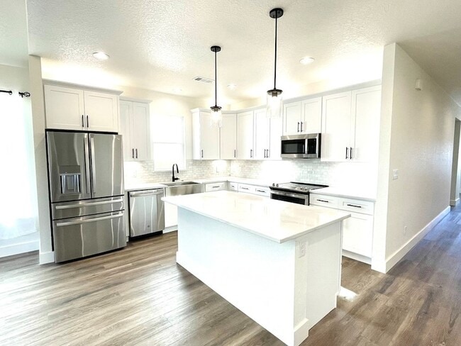 Photo - 706 Cirrus Ln