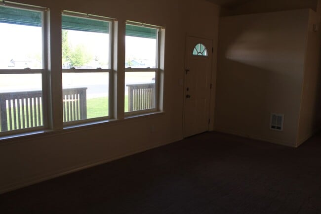 Photo - 304 N Willow St