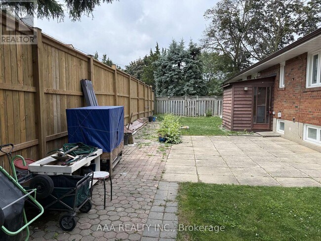 Photo - 27 Kingsview Blvd