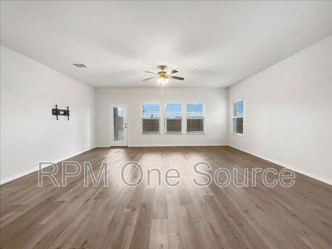 Photo - 4009 Savoy Wy