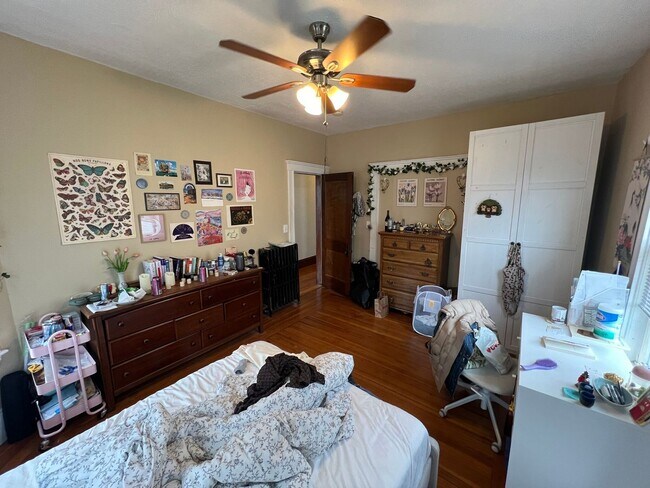 Photo - 9/1 Spacious Davis Sq 3BR w/EIK right by T...