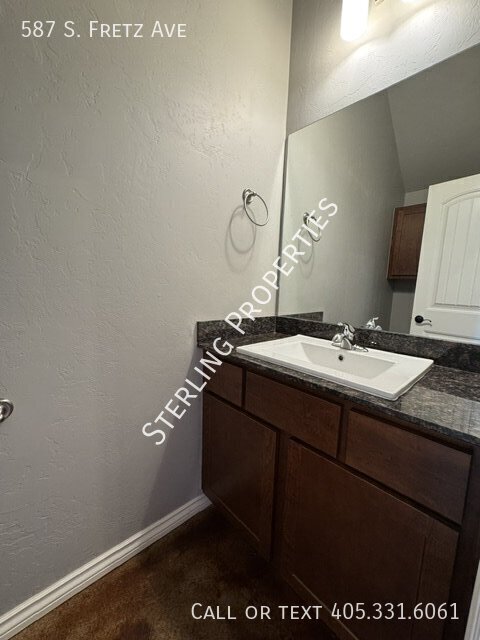 Photo - 587 S Fretz Ave