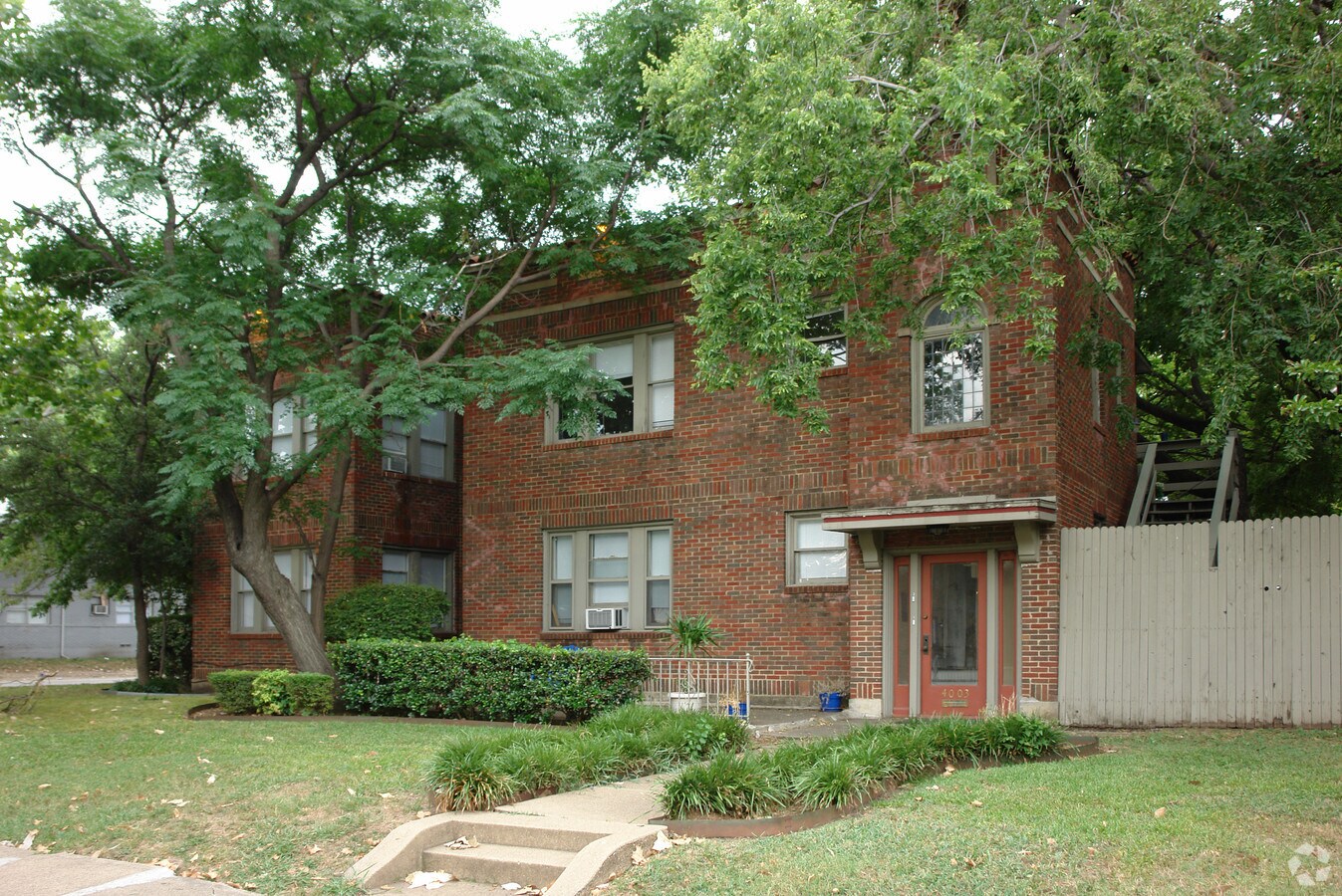Photo - Rawlins/Throckmorton Apartments