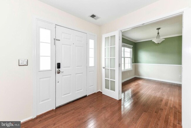 Building Photo - 10135 Forest Hill Cir Rental