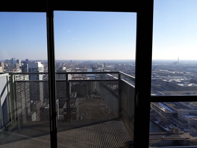 Photo - One bedroom Loft appartment with Lake Views! Unit 3910