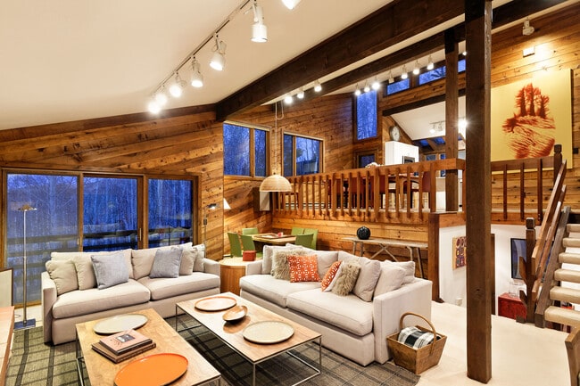 Photo - 198 Bridge Ln