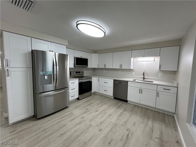 Building Photo - 6128 Cocos Dr Rental