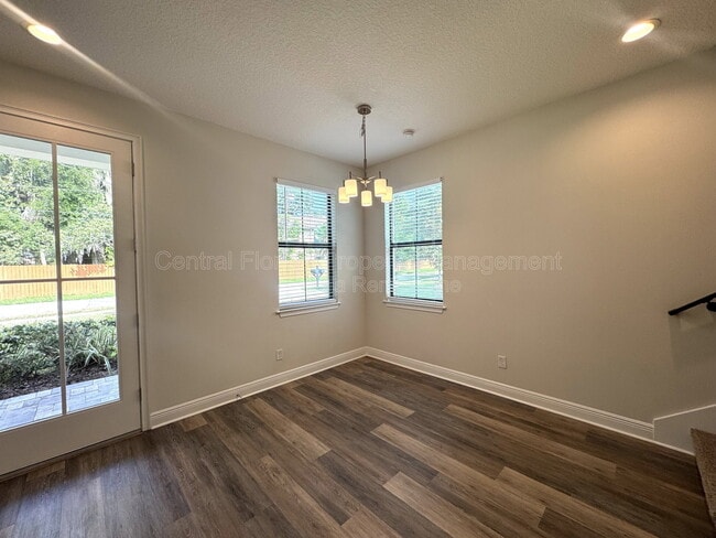 Photo - 2861 Mayer St