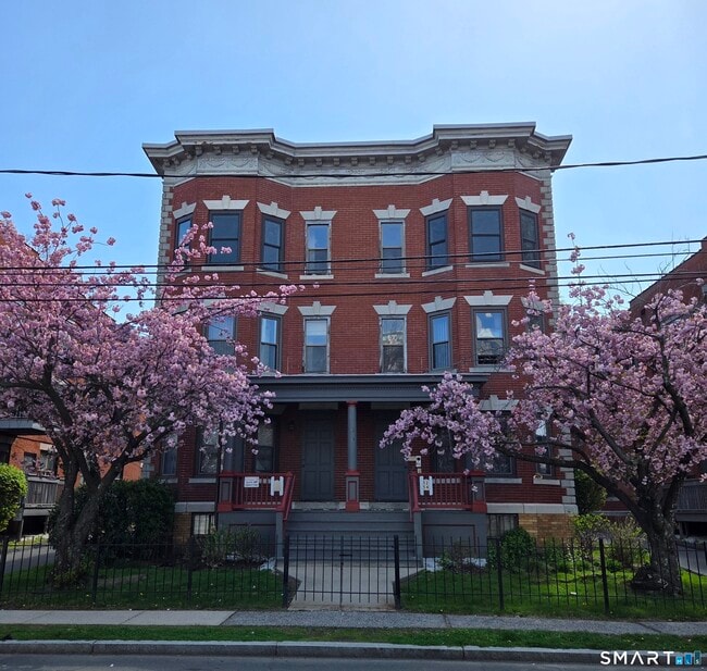 Building Photo - 52 Atwood St Unit 3B