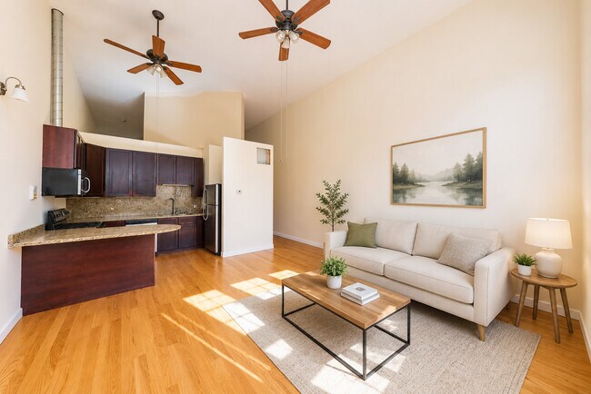 2415 W 24th St